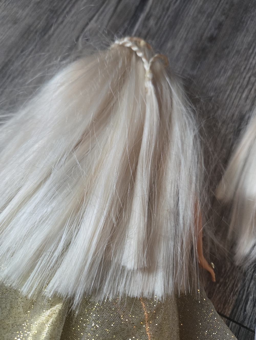 Sparkle Barbies Bundle - Gold & White Gowns - Picture 8 of 9